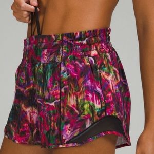 Lululemon  Hotty hot shorts 2.5inseam